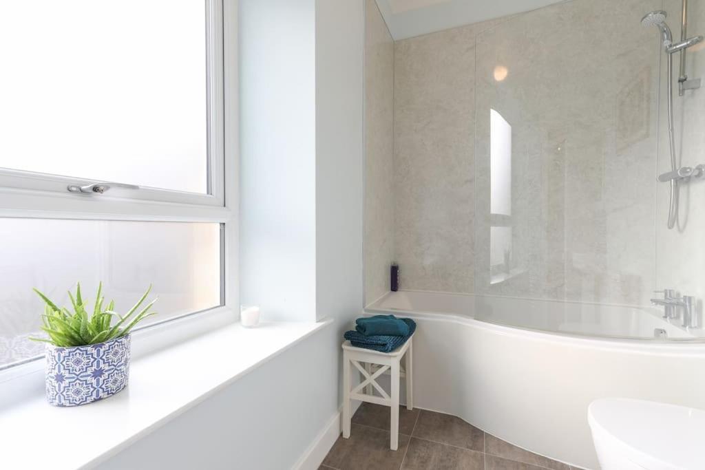Folly View - Private, Peaceful Apartment With Stunning Views. 佩特利布里奇 外观 照片